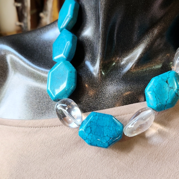 New to the Boutique✨️Blue Howlite & Vintage Silvertone Beaded Necklace - Picture 10 of 16
